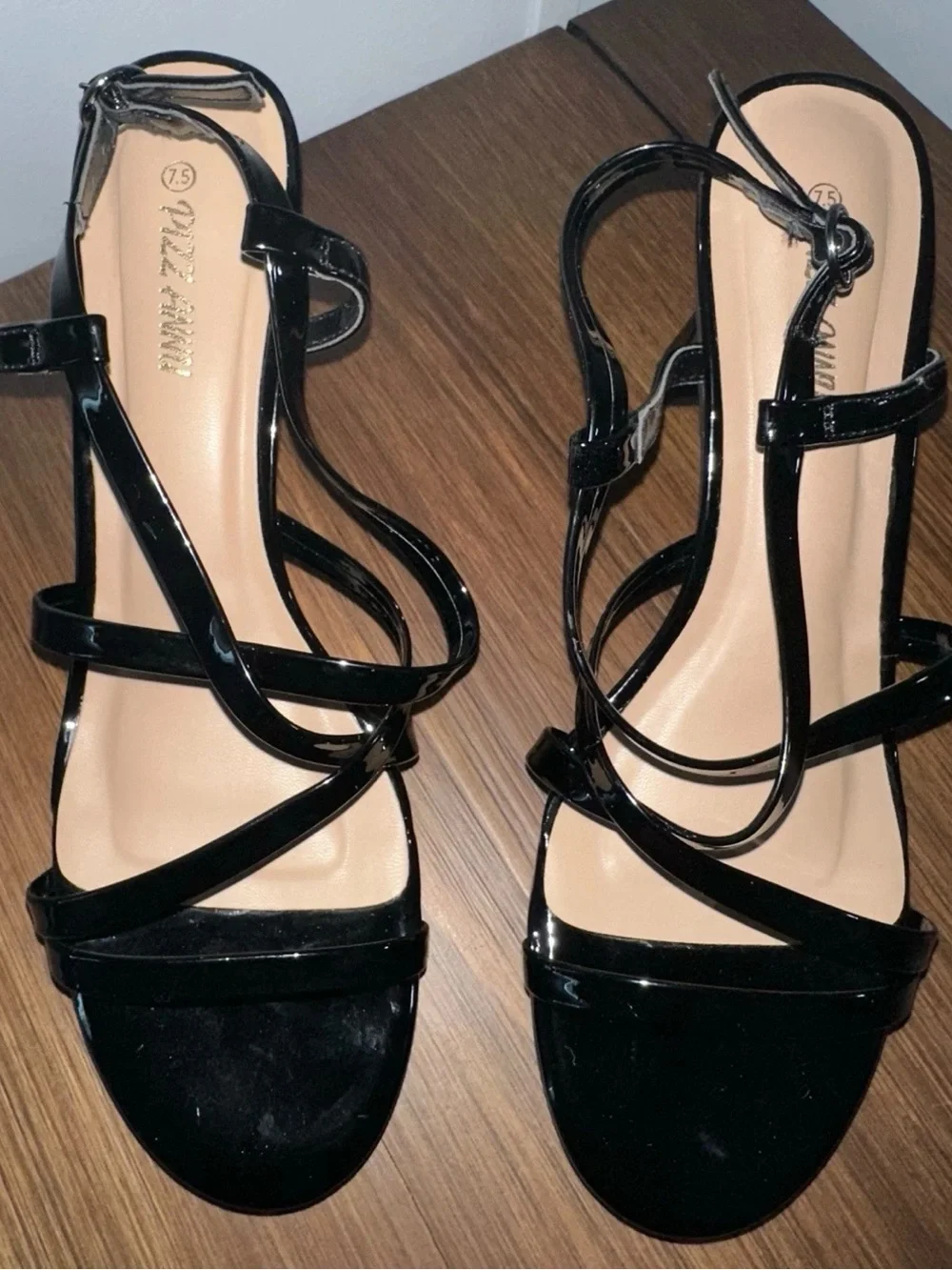 PIZZ ANNU Vola Black Patent Strappy Block Heel Sandals - Women’s 7.5 US NEW